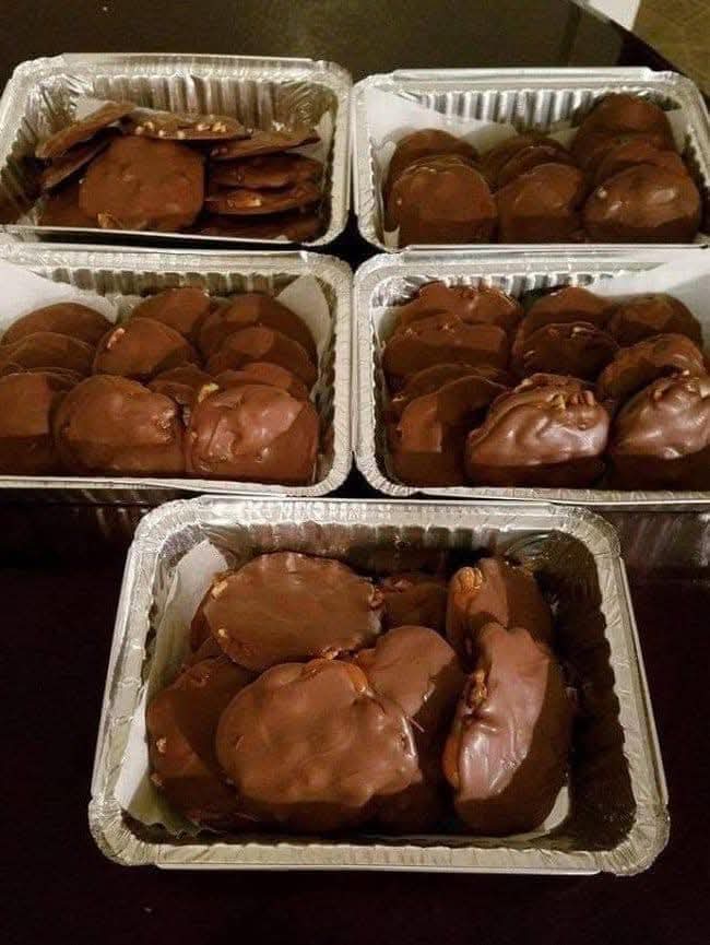 Homemade Turtle Candy with Pecans and Caramel – A Classic Sweet Treat You’ll Love