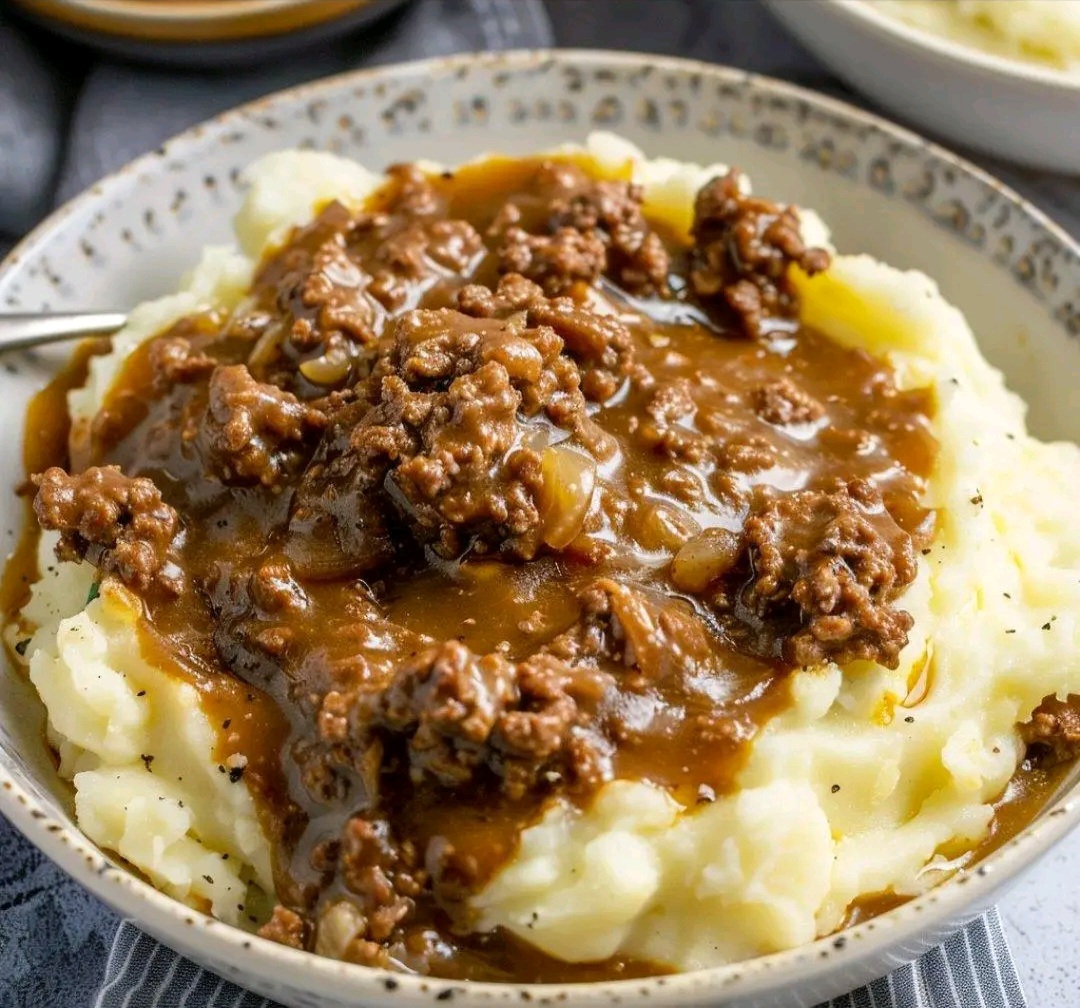 Ground Beef and Gravy Over Mashed Potatoes