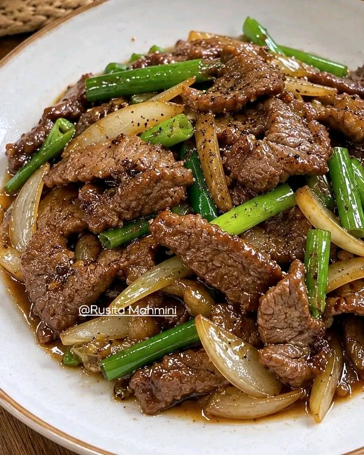 Beef and Onion Stir-Fry with Scallions