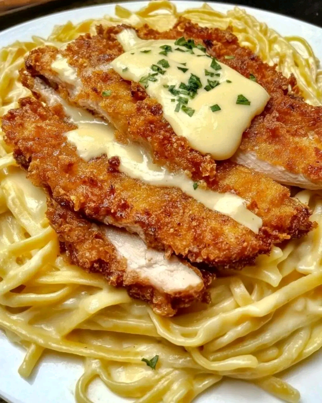 Knuspriges Hähnchen und cremige
